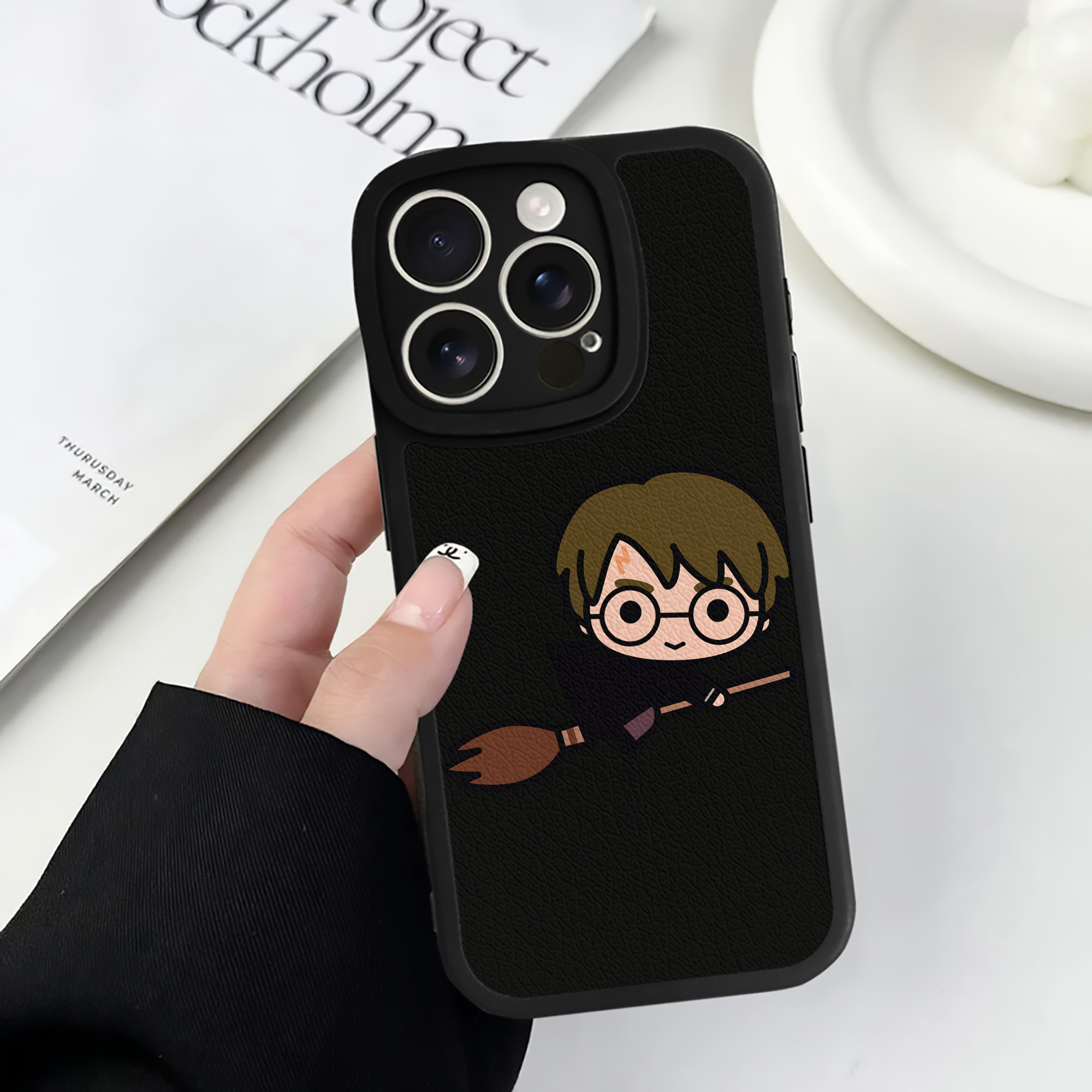 （画像用） Harry Potter ハリー・ポッターシリーズ 【iPhone 16シリーズ対応】シリコンスマホケース（レザー調） 材質：シリコン